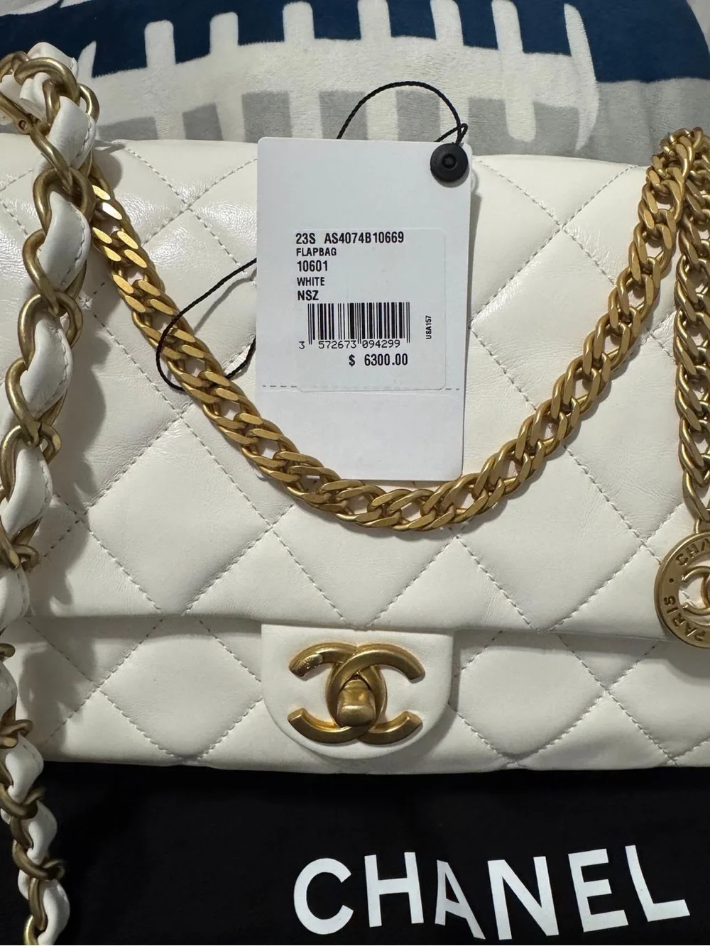 CHANEL White Quilted Leather Shoulder Bag with Gold Chain and Charm